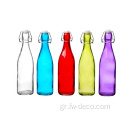 πολύχρωμα μπουκάλι αποθήκευσης νερό ή γυαλιά μπουκαλιών χυμού